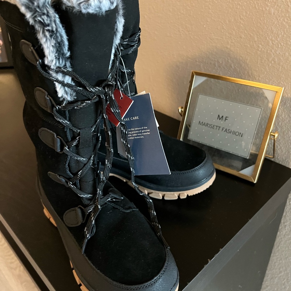 NWT waterproof snow boots. Size 7. - Picture 6 of 6